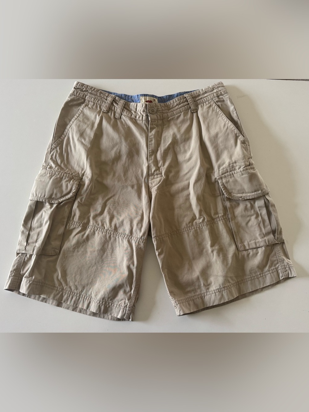 Men's Dakota Grizzly Tan Cargo Shorts with Multiple Pockets